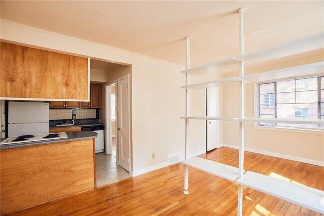 Foto del edificio - 1082 Briarcliff Rd NE