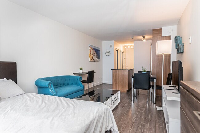 Building Photo - 3 Place Ontario-SI ID1261815P