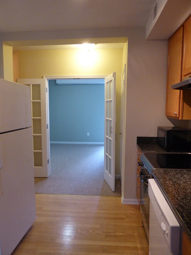 Building Photo - 118 3rd St NE