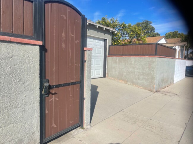 Building Photo - 12810 S Waldorf Dr