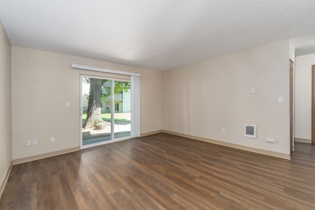 Interior Photo - ORCHARD ON THE GREEN
