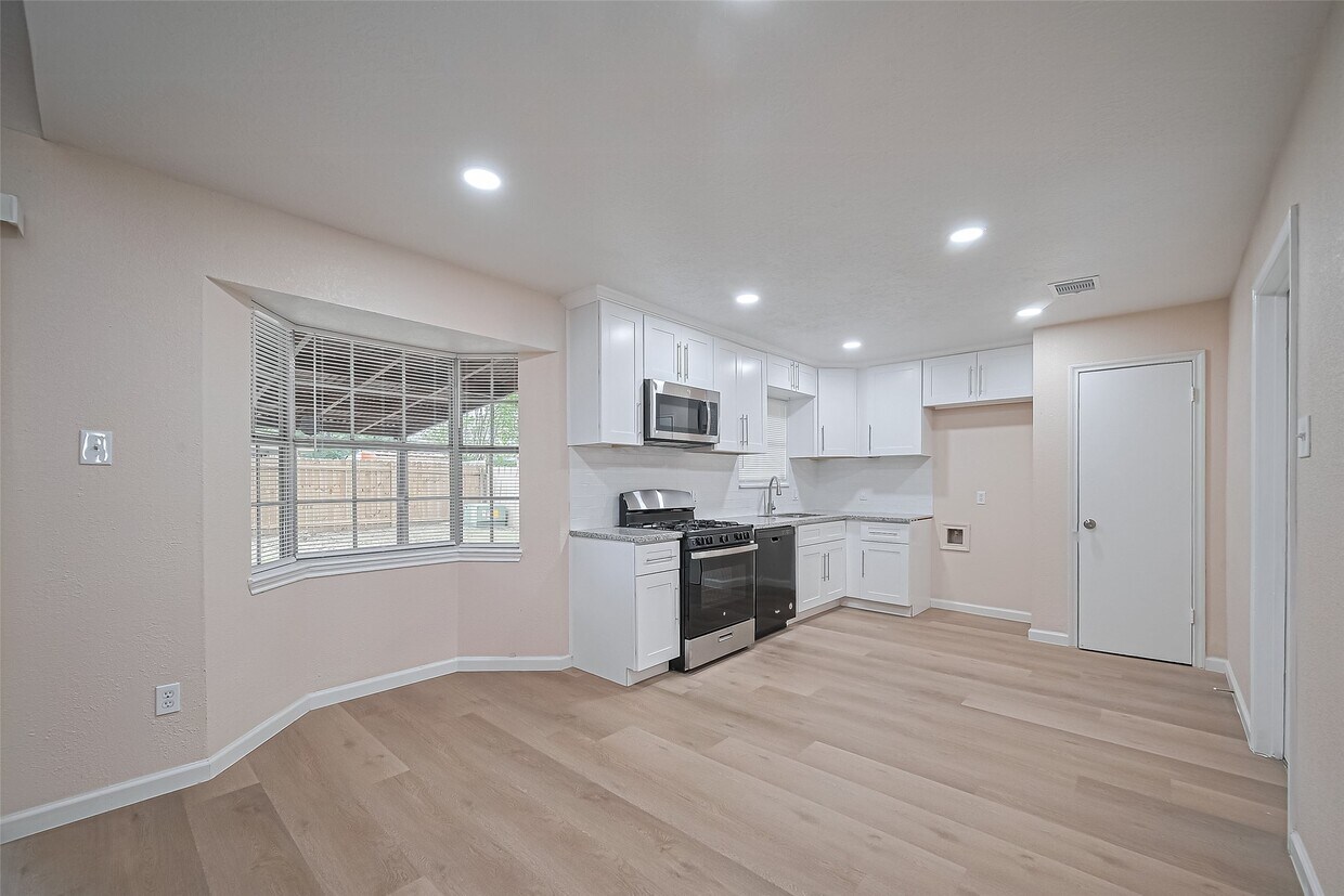 Foto principal - 1612 Sleepy Hollow Dr