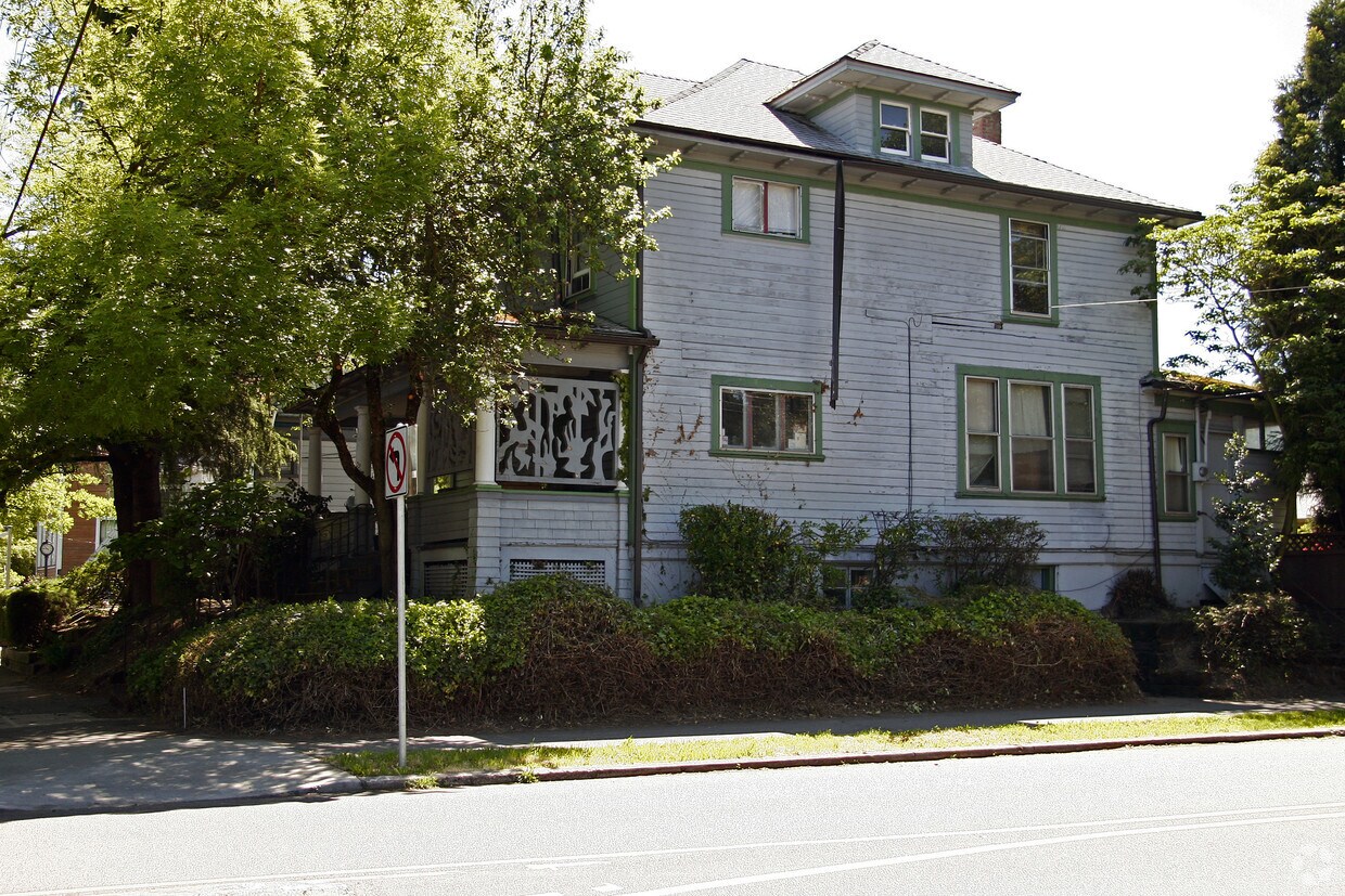 Primary Photo - 2006 SE Ankeny St