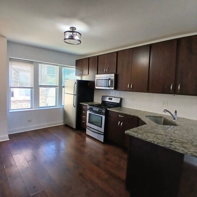 Foto del edificio - 4876 W Armitage Ave