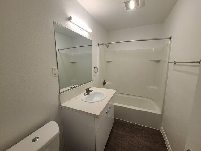 Interior Photo - The Circle Apartments At Long Beach