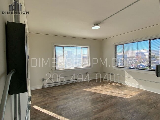 Interior Photo - 2331 Rockefeller Ave