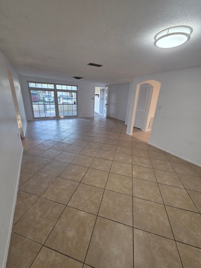Foto del edificio - 9125 Hunt Club Ln