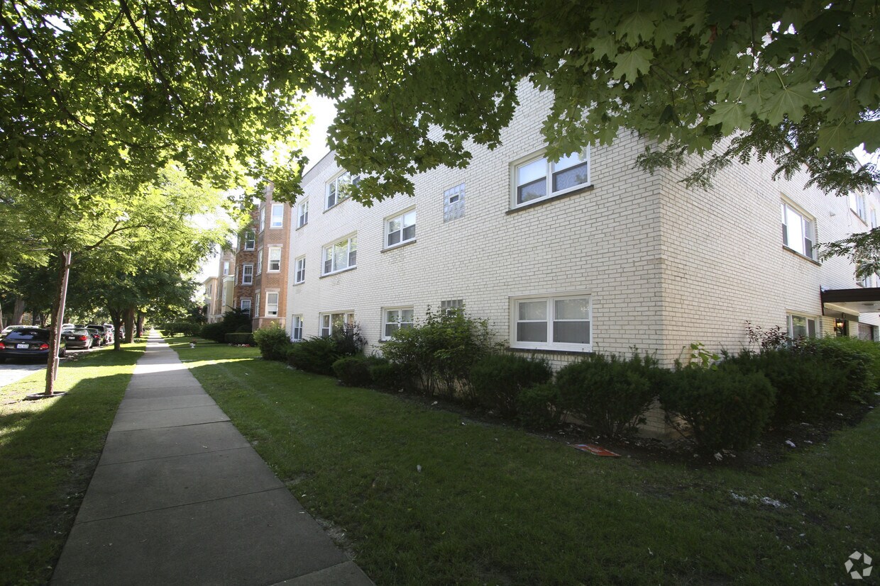 Building Photo - 4633 W Madison St