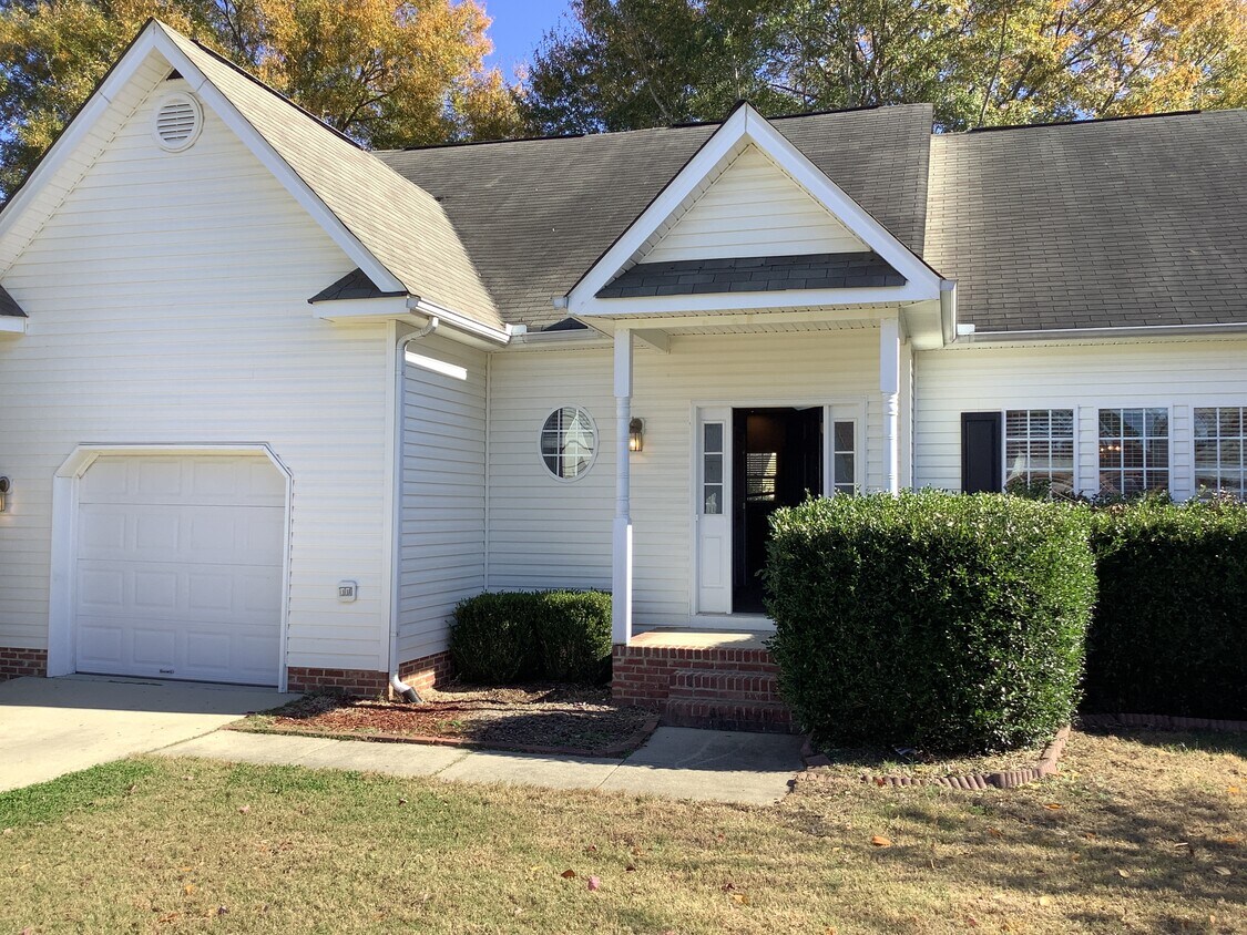 Foto principal - 640 Hanska Way