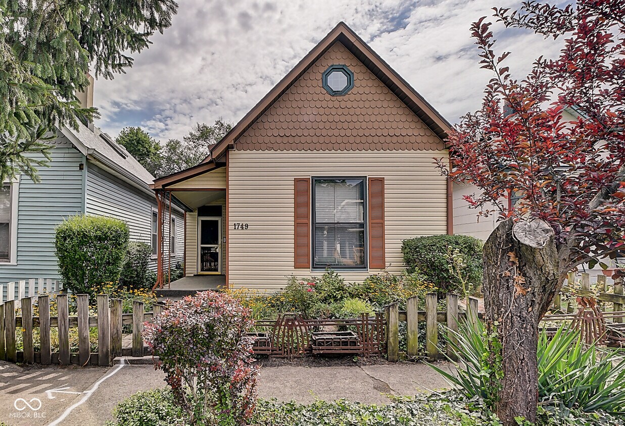 Primary Photo - 1749 S Delaware St