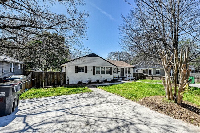 Foto del edificio - 1229 Effingham Rd