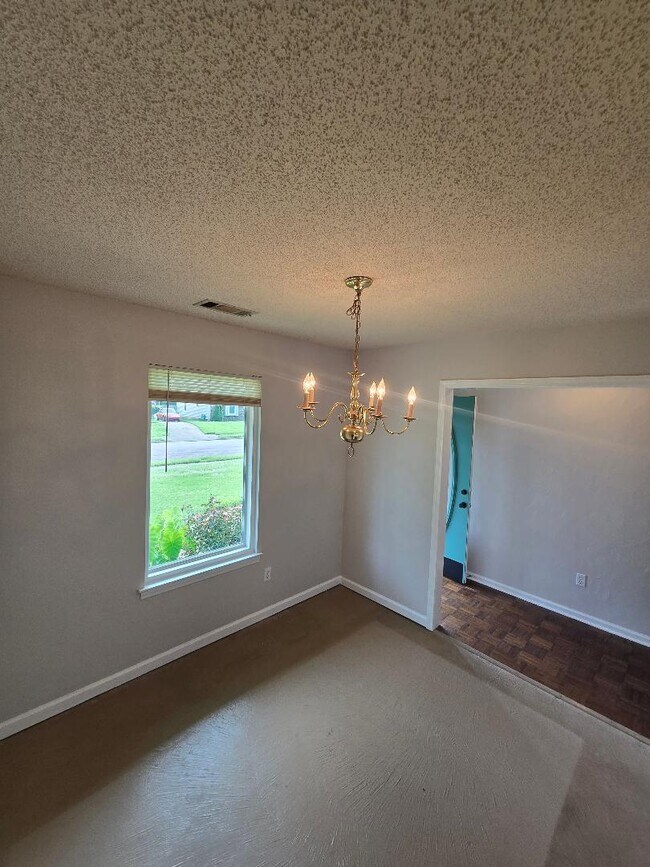 Foto del edificio - 4750 Crestfield Rd