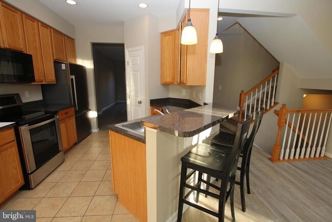 Building Photo - 10023 Iron Pointe Dr