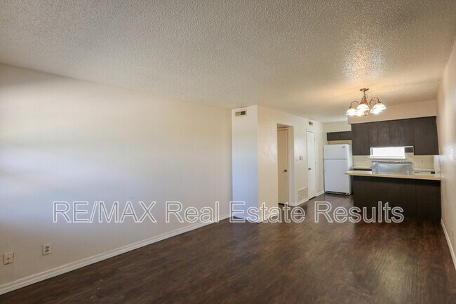 Foto del edificio - 1820 W Twin Springs St