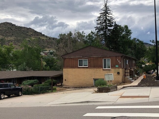 Building Photo - Two Bedroom in Golden in a Quiet Complex