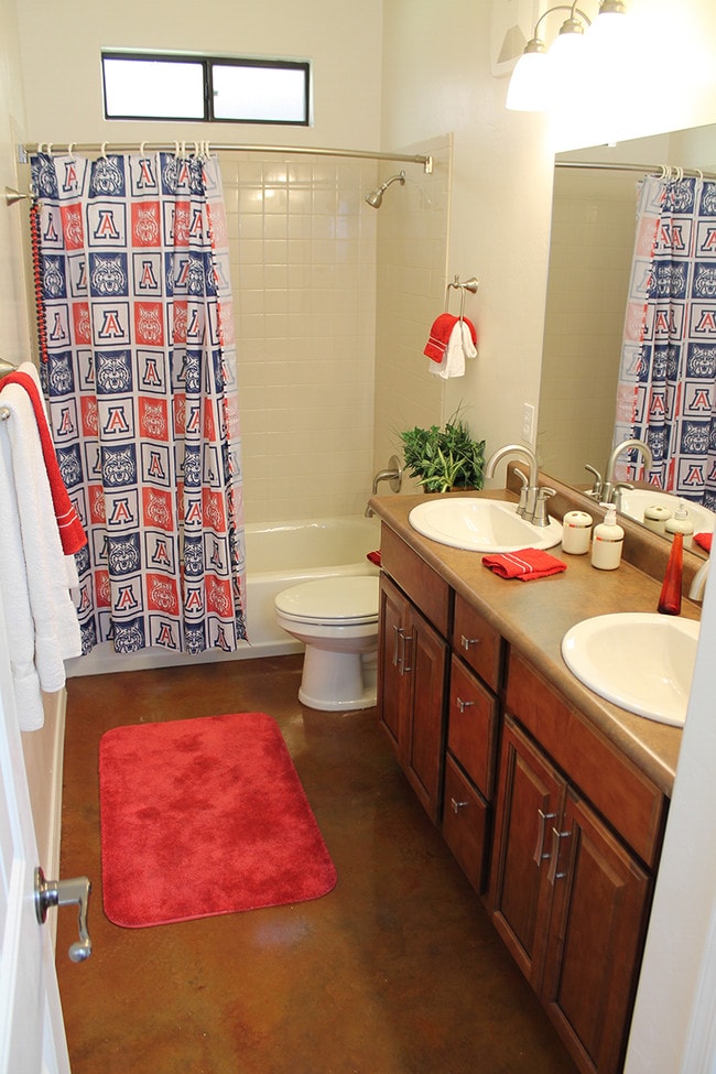 Bath w/double vanities - 2381 N 4th Ave