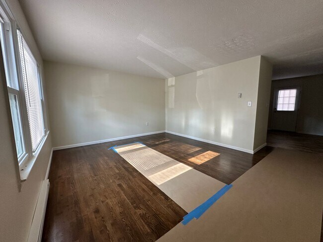 Building Photo - 302 Carroll Dr