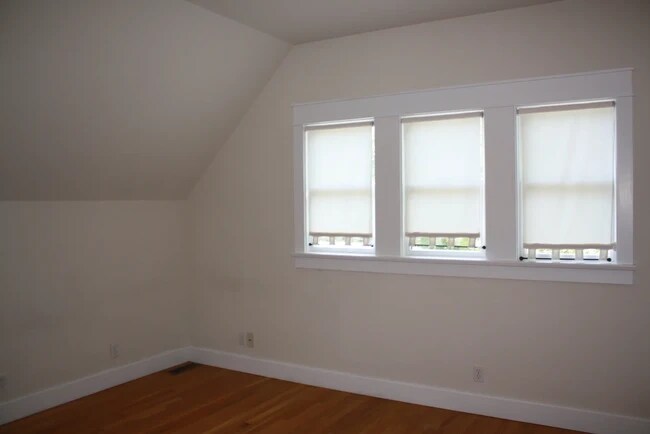 Foto del edificio - 213 E Cottage Grove Ave