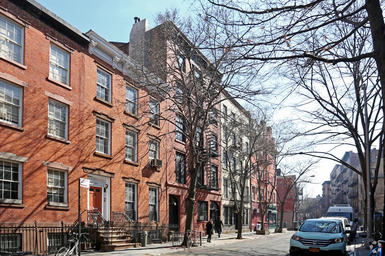 Primary Photo - 325 W 4th St