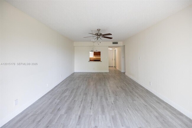 Foto del edificio - 9235 SW 8th St
