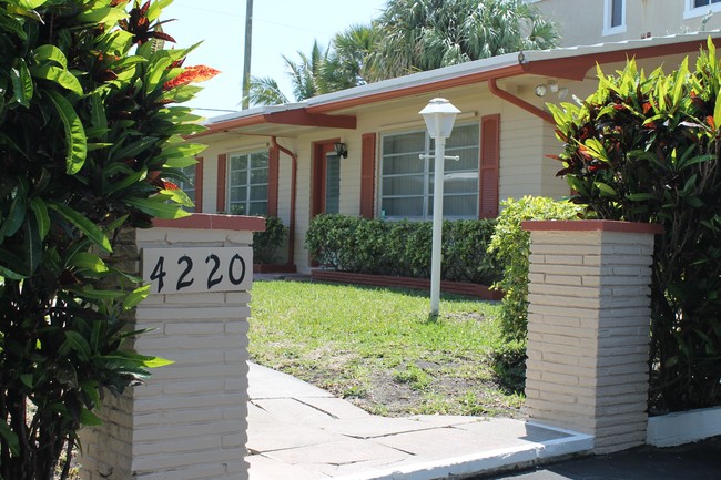 Building Photo - 4220 Sea Grape Dr