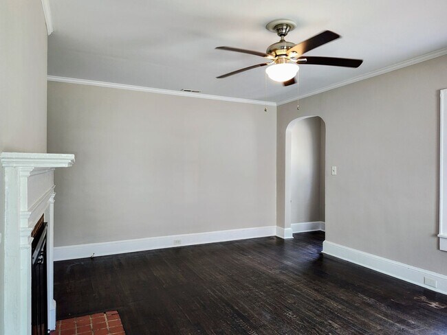 Building Photo - Charming 3 Bedroom, 1 Bath Home located near Plaza Midwood!