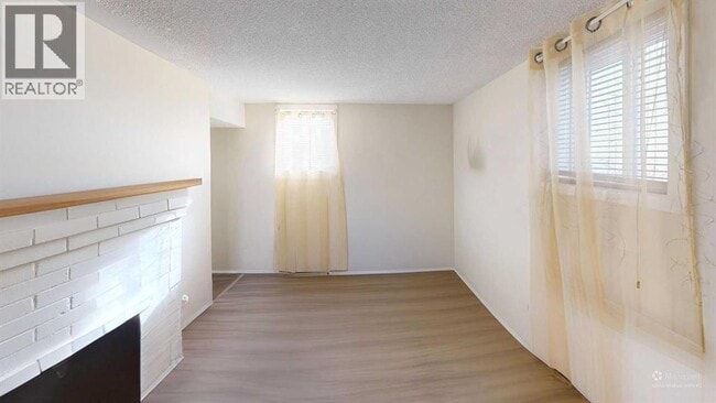 Photo du bâtiment - 1212-1217 7 Ave S