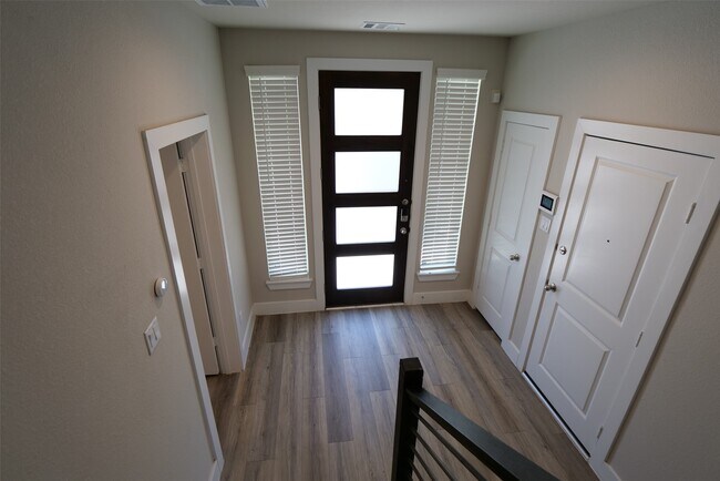 Foto del edificio - 9004 Lonestar Creekbend Ln