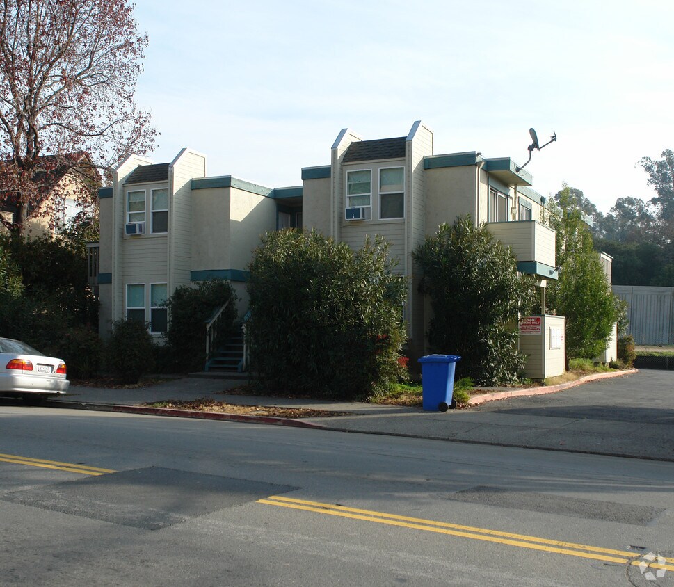 Primary Photo - 1440 Lincoln Ave