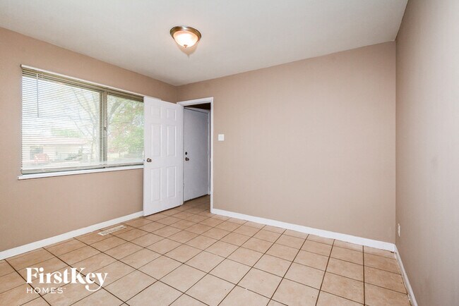 Building Photo - 712 Undercliff Dr
