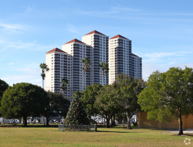 Building Photo - High Point Place