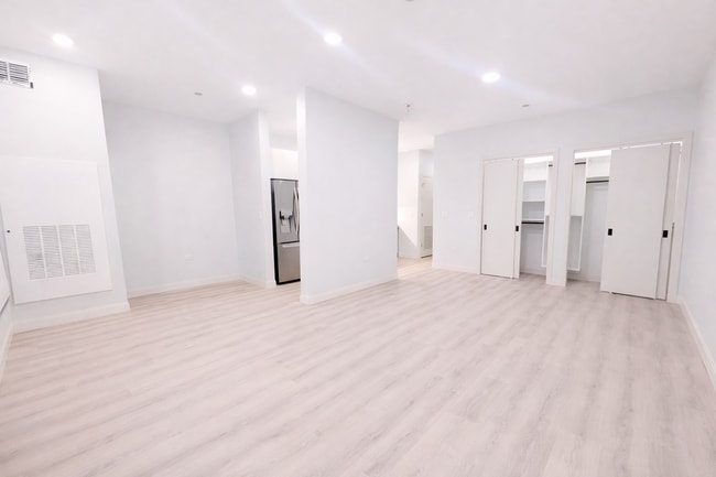Foto del edificio - 948 W Sunnyside Ave