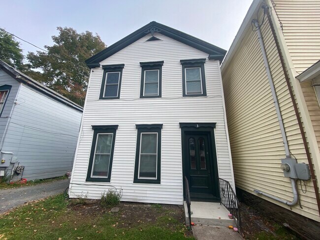 Building Photo - 3 Division St