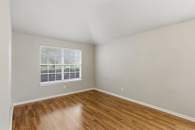 Foto del edificio - 924 Abbeyglen Castle Dr