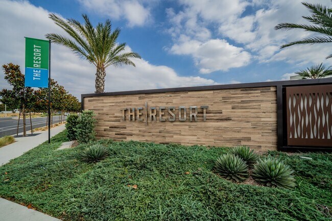 Building Photo - **THE RESORT COMMUNITY** Beautiful 2-bedro...