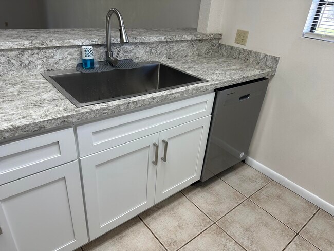 Foto del edificio - 1637 Morley St SE