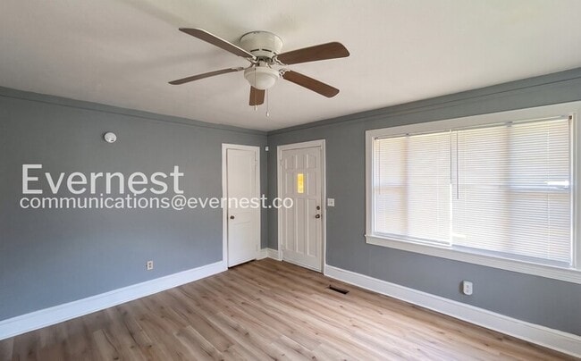 Building Photo - 2 Bed, 1 Bath Home with Fenced Yard & Carport / Pet-Friendly / Available Now!