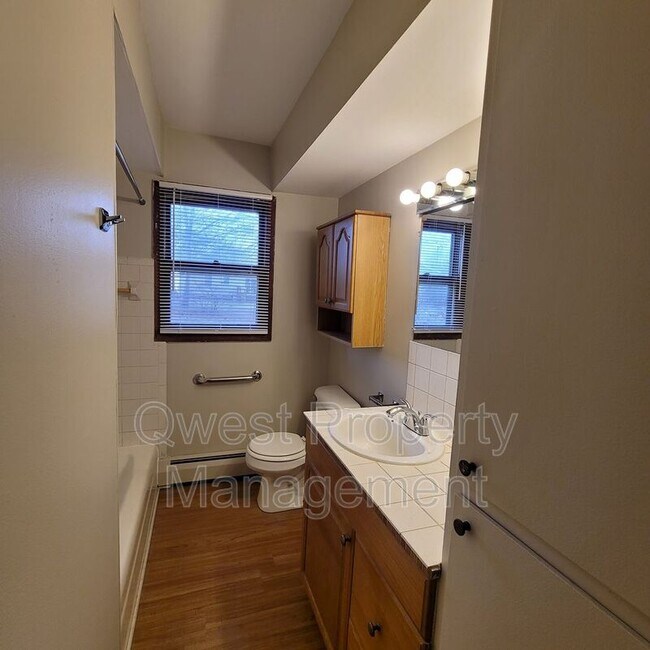 Building Photo - 5923 Ridgebrook Ave SE