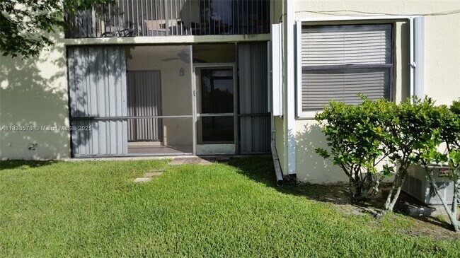 Foto del edificio - 1061 Jefferson Dr