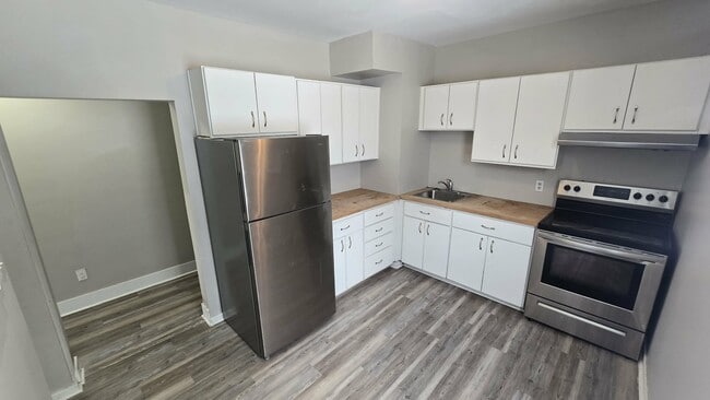 Building Photo - 120 Steadman St