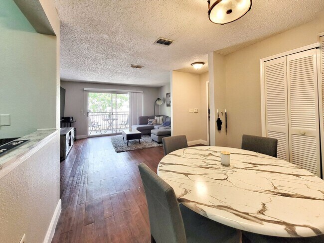 Foto del edificio - 3705 SW 27th St