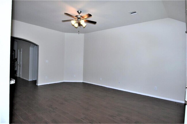 Building Photo - 5910 Carnaby Ln