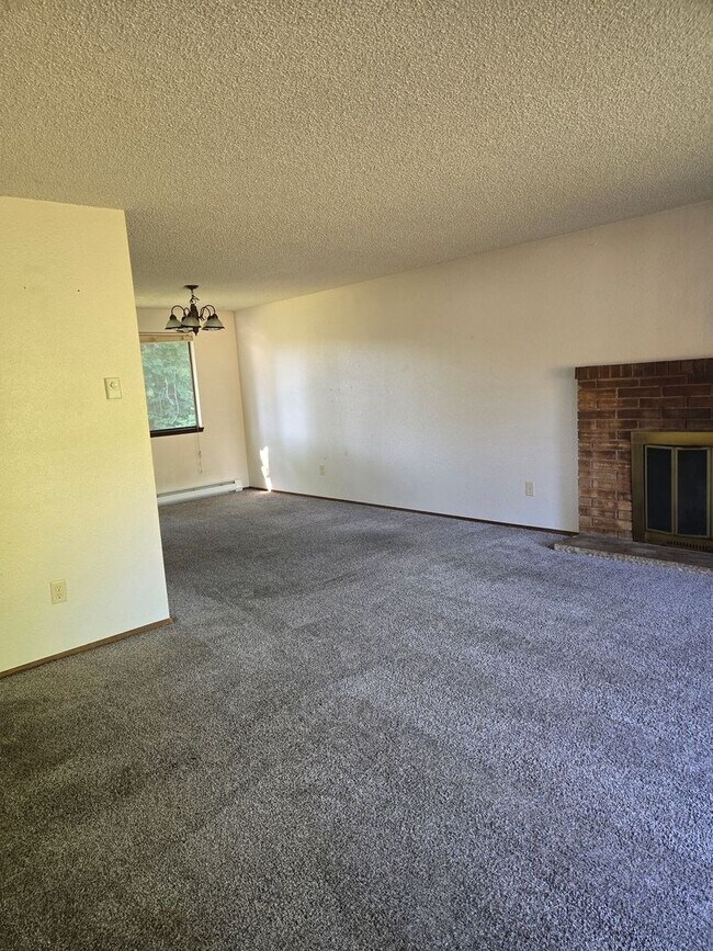 Foto del edificio - PRELEASING AUGUST 2026: 4 bedroom, 2.5 bathroom House