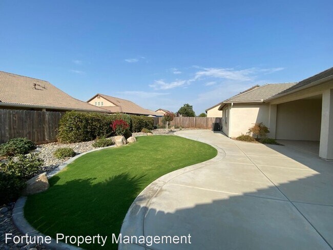 Building Photo - 3 br, 2 bath House - 6648 W. Wren Ave.