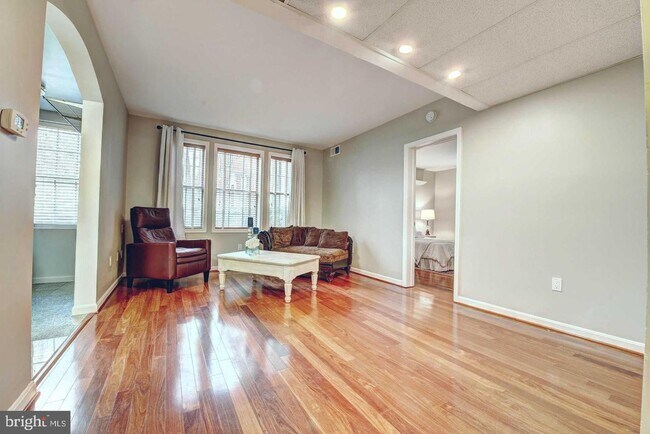 Foto del edificio - 2015 Key Blvd