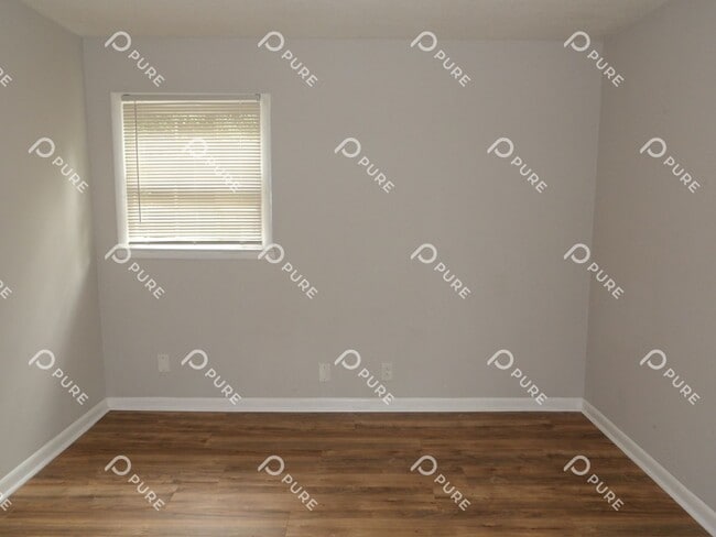 Building Photo - 3021 Deerfield!!