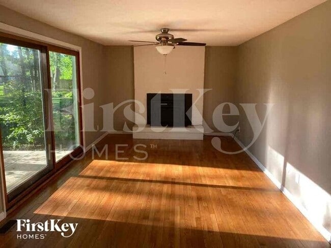 Foto del edificio - 815 Mcdonell Dr
