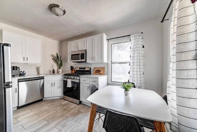 Building Photo - Cozy 4 bedroom 2 bath house in Provo