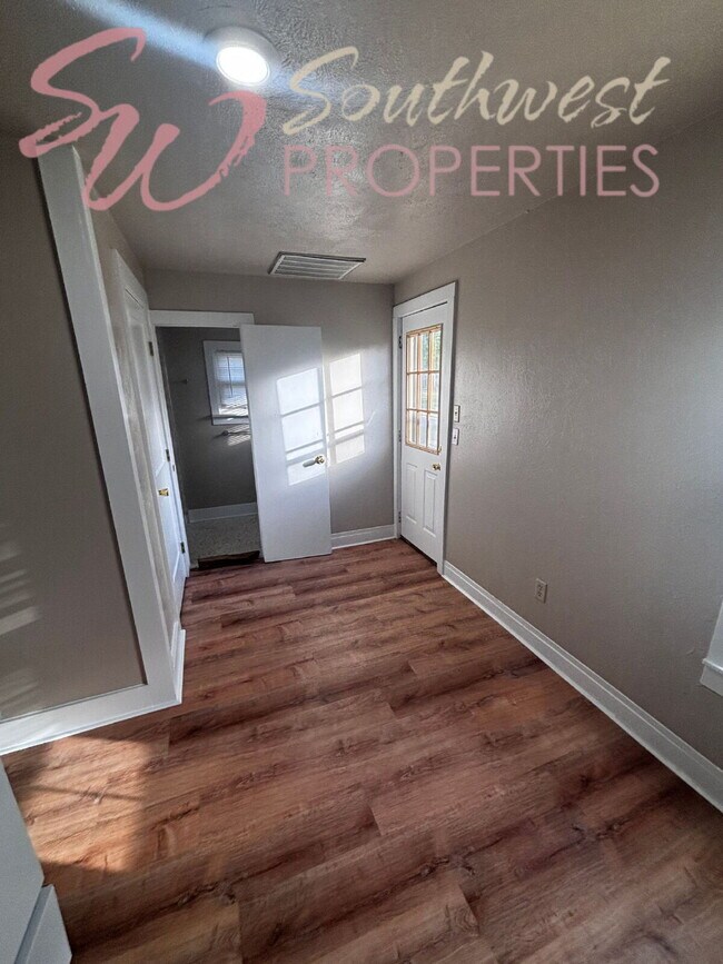 Foto del edificio - Charming Newly Remodeled 1 Bed / 1 Bath with Spa-Like Bathroom