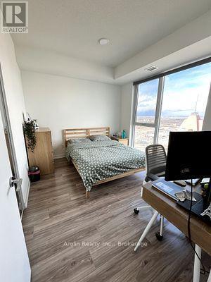 Photo du bâtiment - 4065 Confederation Pkwy